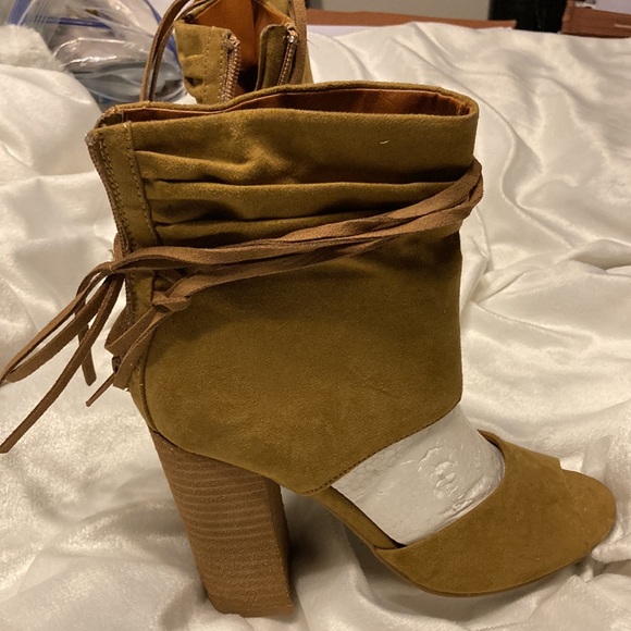 Dolce Suede leather shoes - Size 6M - Picture 3 of 7